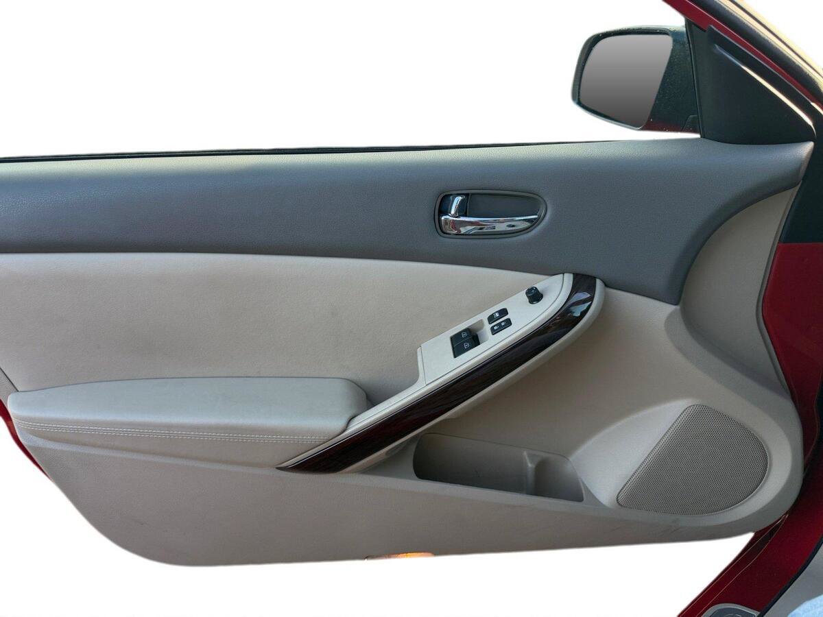 Used 2011 Nissan Altima 2.5 S w/ 2.5S Premium Pkg FWD image 18