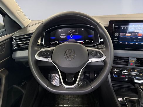 Used 2025 Volkswagen Jetta SE image 13