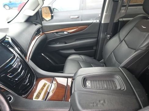 Used 2018 Cadillac Escalade ESV Luxury image 6