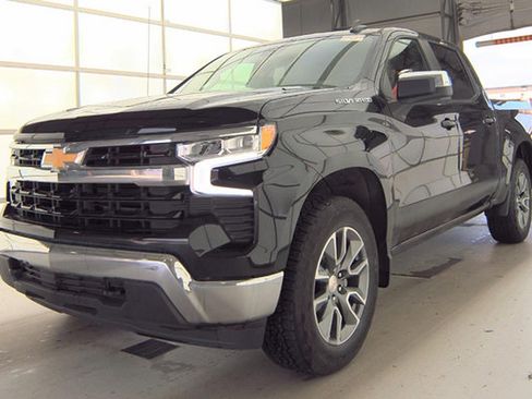 Used 2024 Chevrolet Silverado 1500 LT AWD/4WD image 4