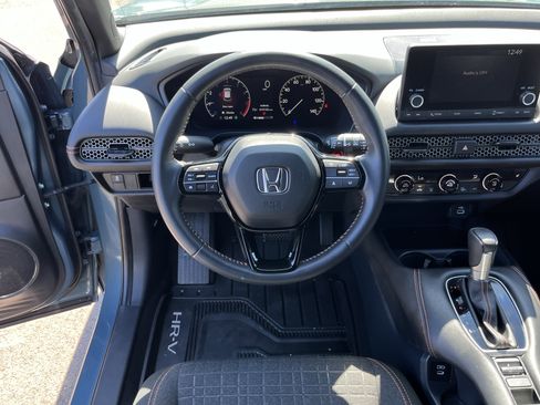 Used 2025 Honda HR-V Sport image 12