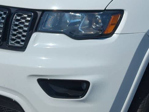 Certified 2018 Jeep Grand Cherokee Altitude AWD/4WD image 11