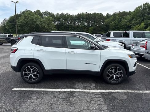 Used 2025 Jeep Compass Limited AWD/4WD image 6
