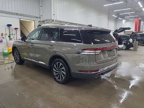 Certified 2025 Lincoln Aviator AWD image 4