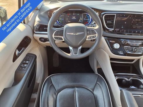 Used 2023 Chrysler Pacifica Limited image 15