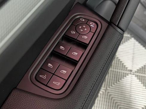 New 2026 Porsche Cayenne image 27