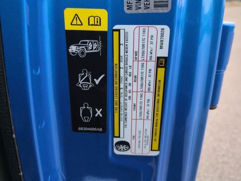 Used 2021 Jeep Wrangler Unlimited Rubicon w/ Cold Weather Group image 35