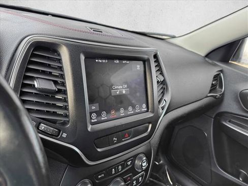 Used 2019 Jeep Cherokee Trailhawk w/ Cold Weather Group image 13