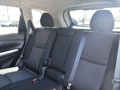 Used 2019 Nissan Rogue SV image 12