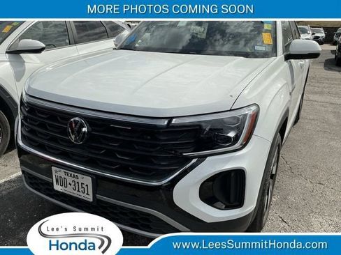 Used 2025 Volkswagen Atlas Cross Sport SE image 1