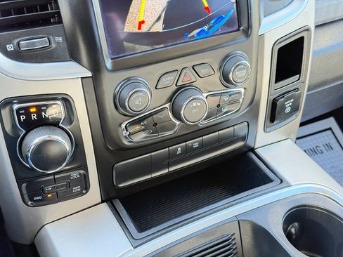 Used 2018 RAM 1500 Classic SLT w/ Luxury Group image 23