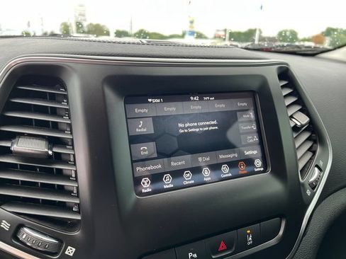 Used 2021 Jeep Cherokee Latitude Plus FWD image 17