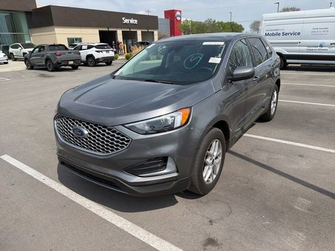 Used 2024 Ford Edge SEL image 2