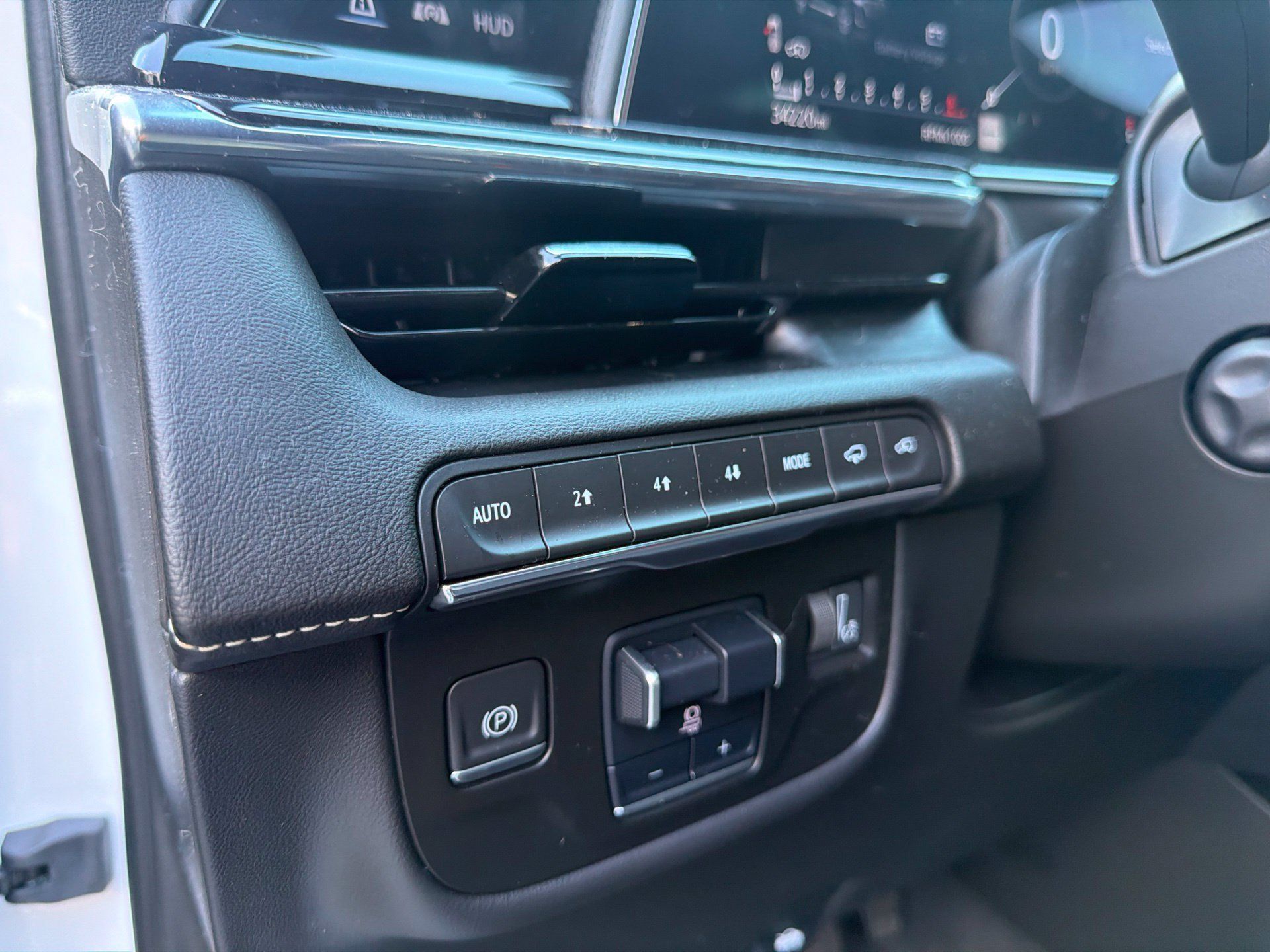 Used 2021 Cadillac Escalade Sport w/ Driver Assist Tech Package AWD/4WD image 32
