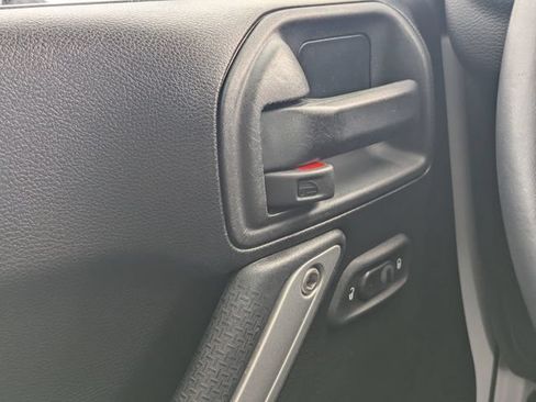 Used 2018 Jeep Wrangler Unlimited Sahara w/ Connectivity Group AWD/4WD image 20