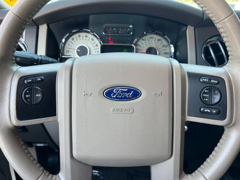 Used 2011 Ford Expedition XLT image 24