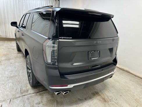 Used 2025 Chevrolet Suburban High Country AWD/4WD image 4