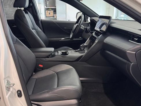 Used 2023 Toyota Venza Nightshade AWD/4WD image 13