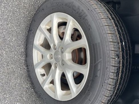 Used 2015 Jeep Cherokee Latitude image 9