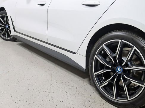 Used 2022 BMW i4 eDrive40 w/ M Sport Package image 12