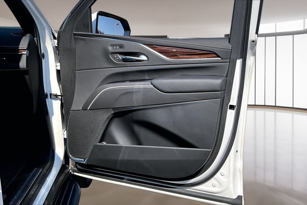 Used 2021 Cadillac Escalade Luxury AWD/4WD image 19