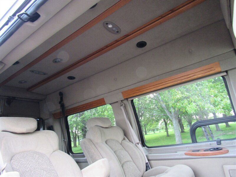 Used 2004 Chevrolet Express 2500 RWD image 12