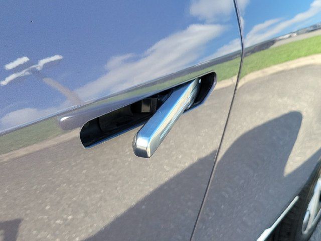 Certified 2024 Cadillac Lyriq Tech AWD/4WD image 8