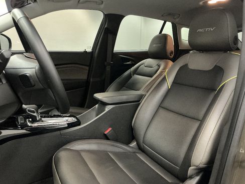 Used 2024 Chevrolet Trax ACTIV w/ Sunroof Package FWD image 11
