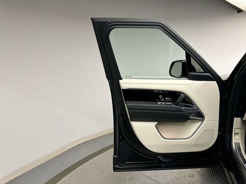 Used 2024 Land Rover Range Rover SE image 21