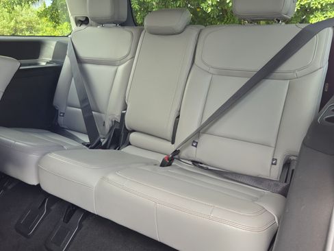 Used 2025 Ford Expedition Active RWD image 11