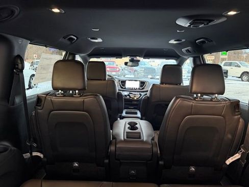 New 2026 Chrysler Pacifica Select image 17