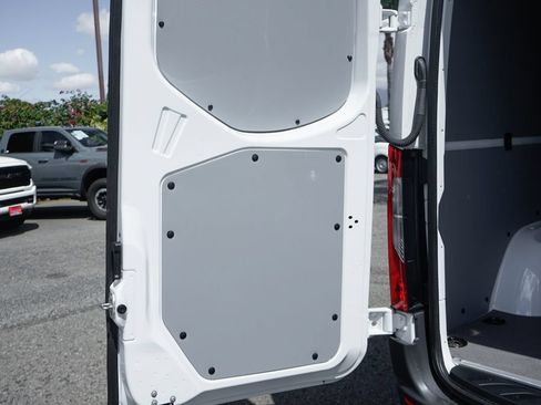 Used 2024 Mercedes-Benz Sprinter 2500 image 9