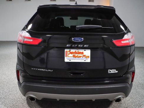 Used 2021 Ford Edge Titanium w/ Cargo Accessory Package FWD image 8