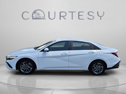 Certified 2024 Hyundai Elantra Blue FWD image 2