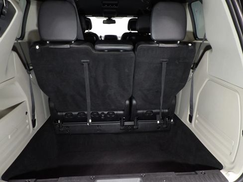 Used 2019 Dodge Grand Caravan SXT FWD image 7