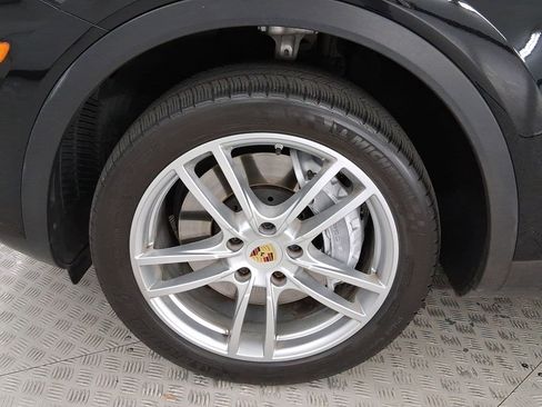 Used 2021 Porsche Cayenne image 11