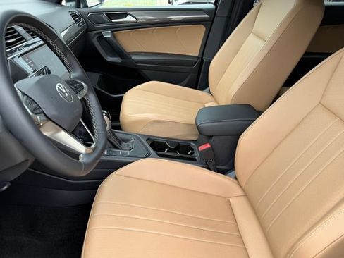 Used 2023 Volkswagen Tiguan SE FWD image 11