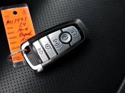 Used 2024 Ford Expedition XLT image 38