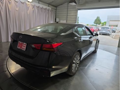 Used 2025 Nissan Altima 2.5 SV image 10