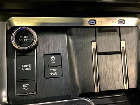 Certified 2024 Lexus GX 550 w/ Cold Area Package AWD/4WD image 36