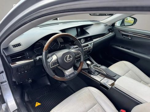 Used 2016 Lexus ES 350 w/ Luxury Package w/Wood Trim FWD image 14