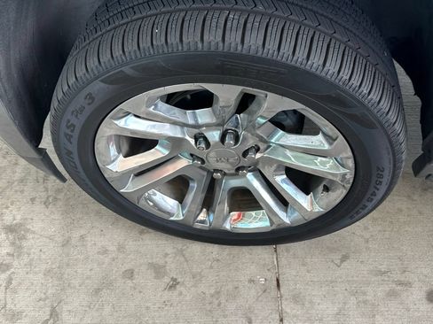 Used 2018 GMC Yukon SLT w/ Premium Edition RWD image 2