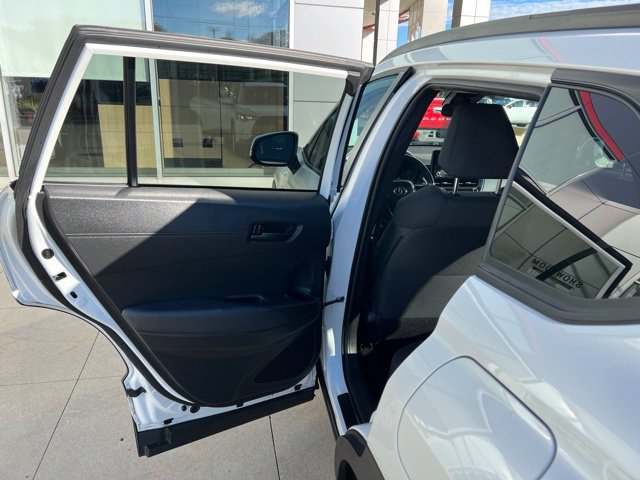 Used 2022 Toyota Corolla Cross LE AWD/4WD image 28