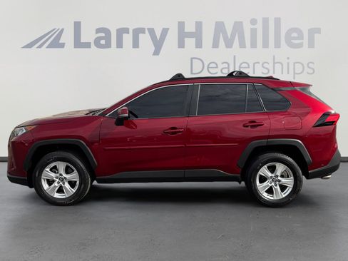 Used 2019 Toyota RAV4 XLE w/ Carpet Mat Package image 2