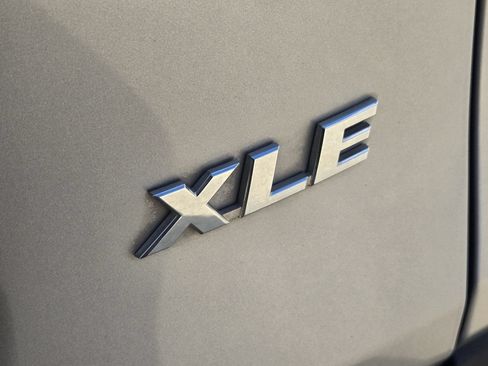 Used 2020 Toyota RAV4 XLE Premium FWD image 13