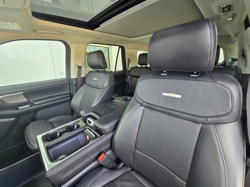 Used 2025 Ford Expedition Platinum w/ Driver's Package image 11