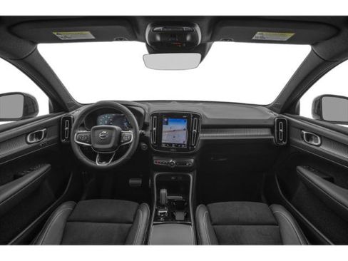Used 2020 Volvo XC40 T4 R-Design FWD image 8