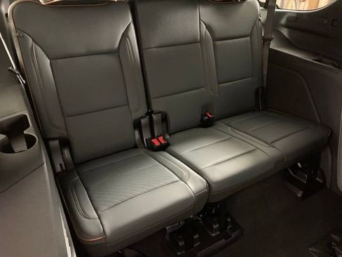 Used 2025 GMC Yukon AT4 w/ AT4 Premium Package image 28