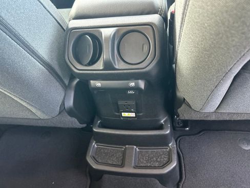 Used 2024 Jeep Wrangler Unlimited Sahara AWD/4WD image 28