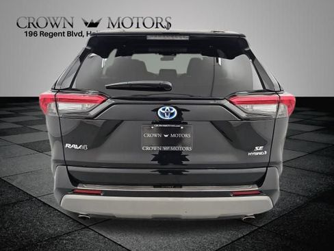 Used 2024 Toyota RAV4 SE w/ Convenience Package image 5